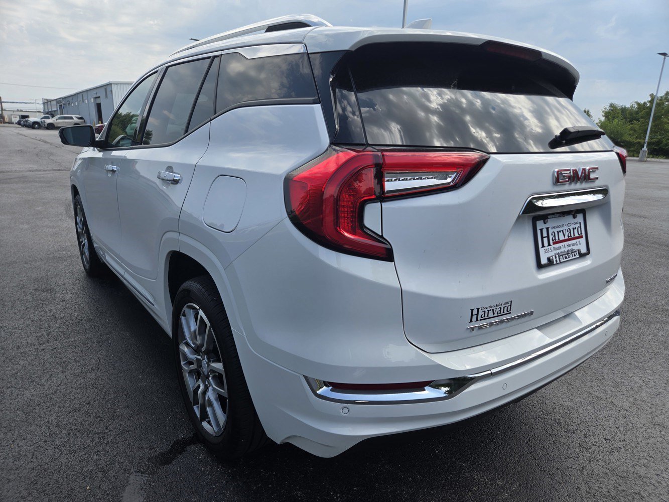 Used 2022 GMC Terrain Denali w/ Denali Premium Package AWD/4WD image 6
