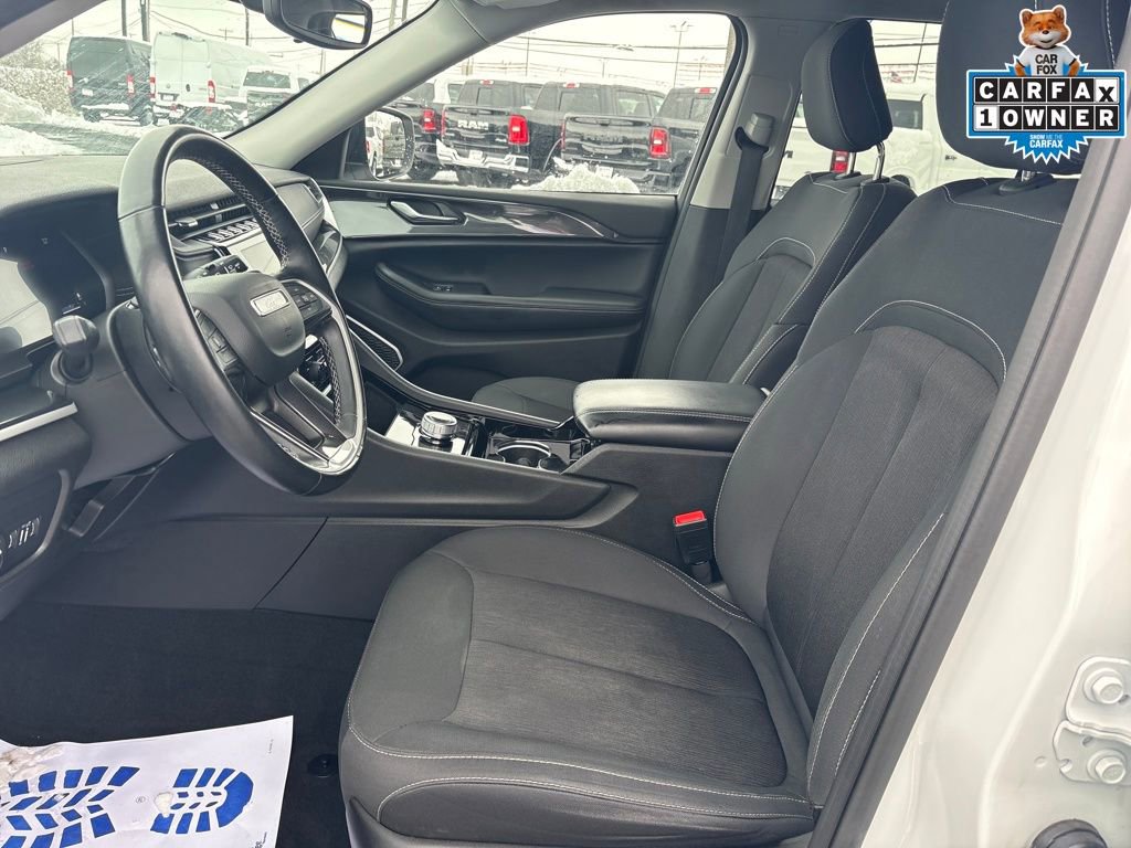 Certified 2022 Jeep Grand Cherokee Laredo w/ Luxury Tech Group I image 10