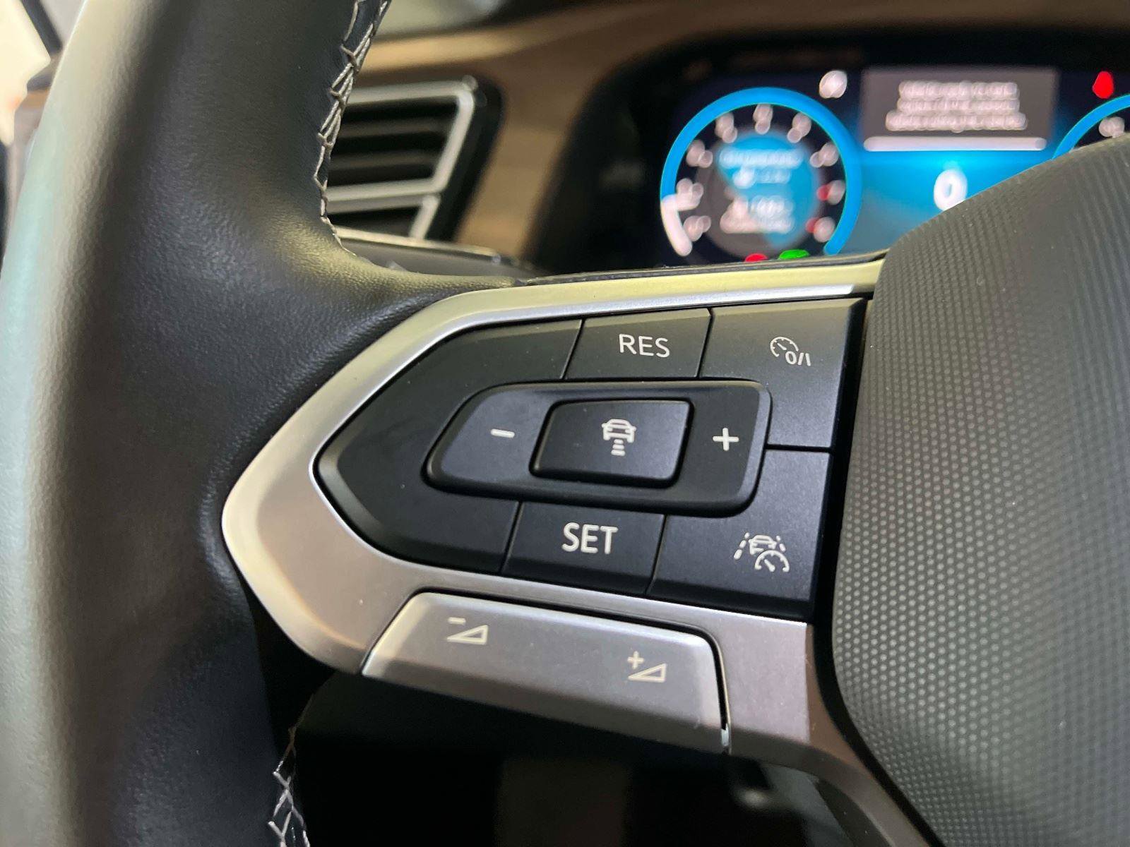 Certified 2025 Volkswagen Atlas SE image 29