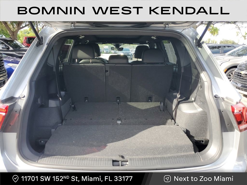 Used 2022 Volkswagen Tiguan SE R-Line image 11