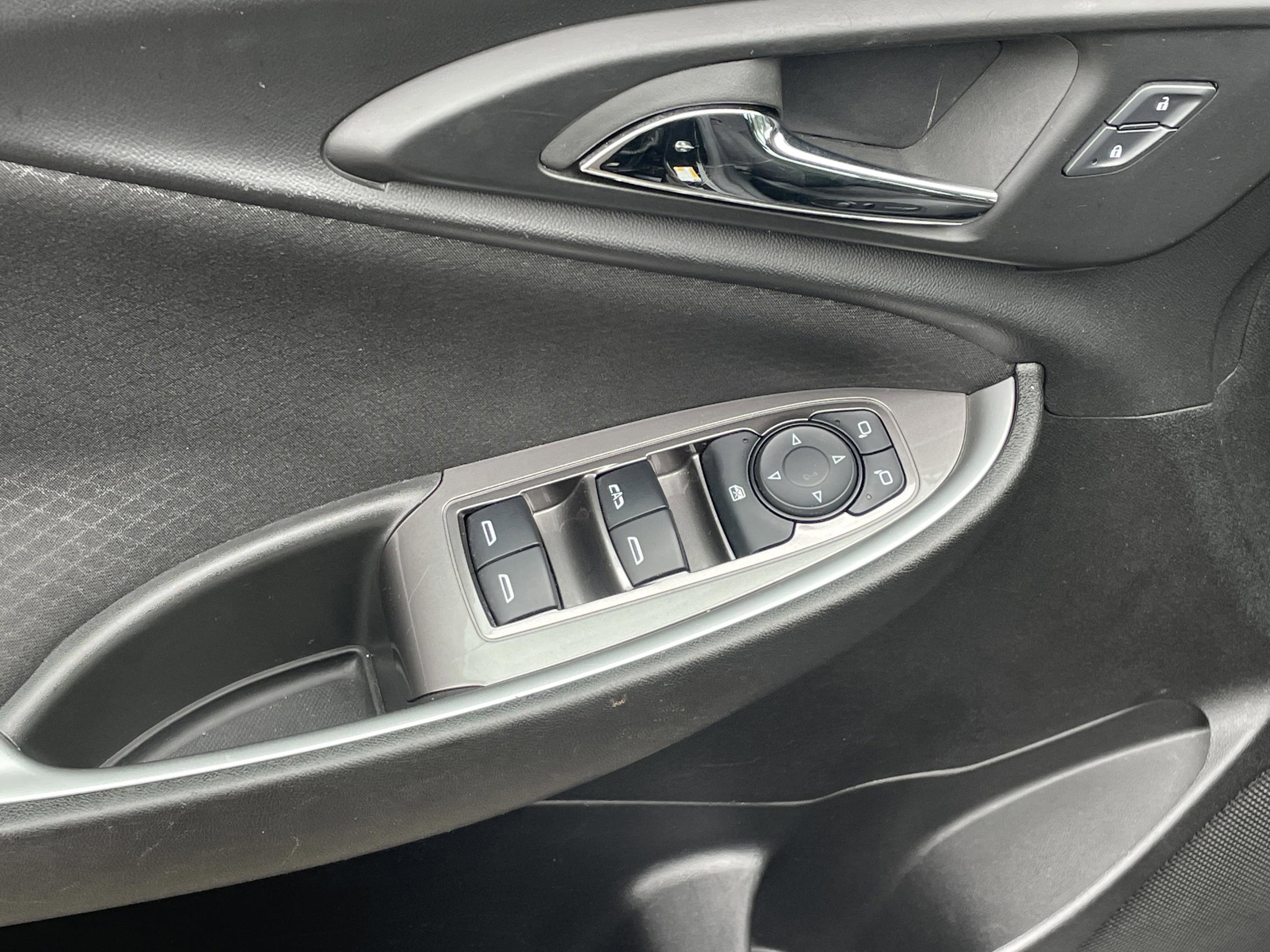 Used 2025 Chevrolet Malibu LT image 8