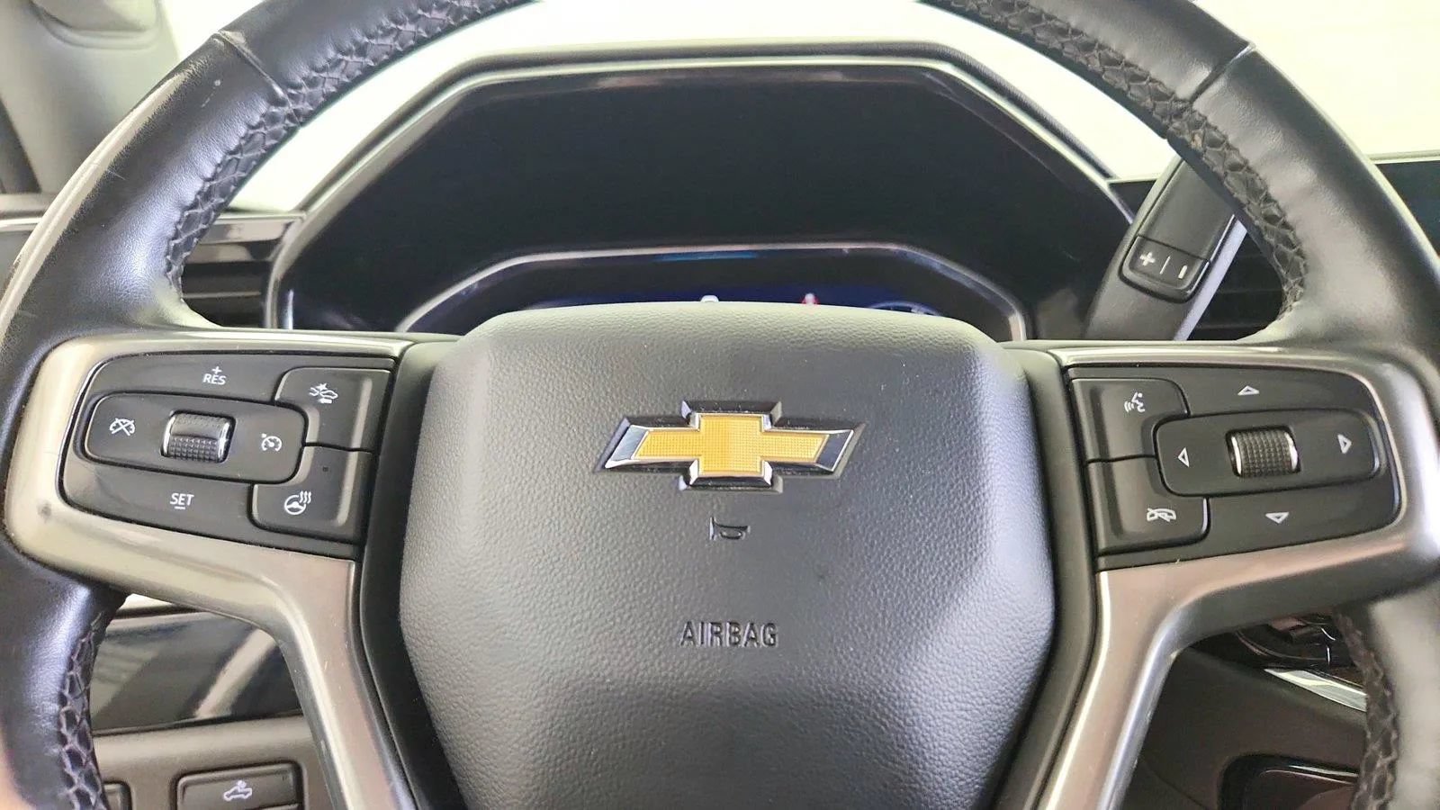 Used 2023 Chevrolet Silverado 1500 LT AWD/4WD image 18