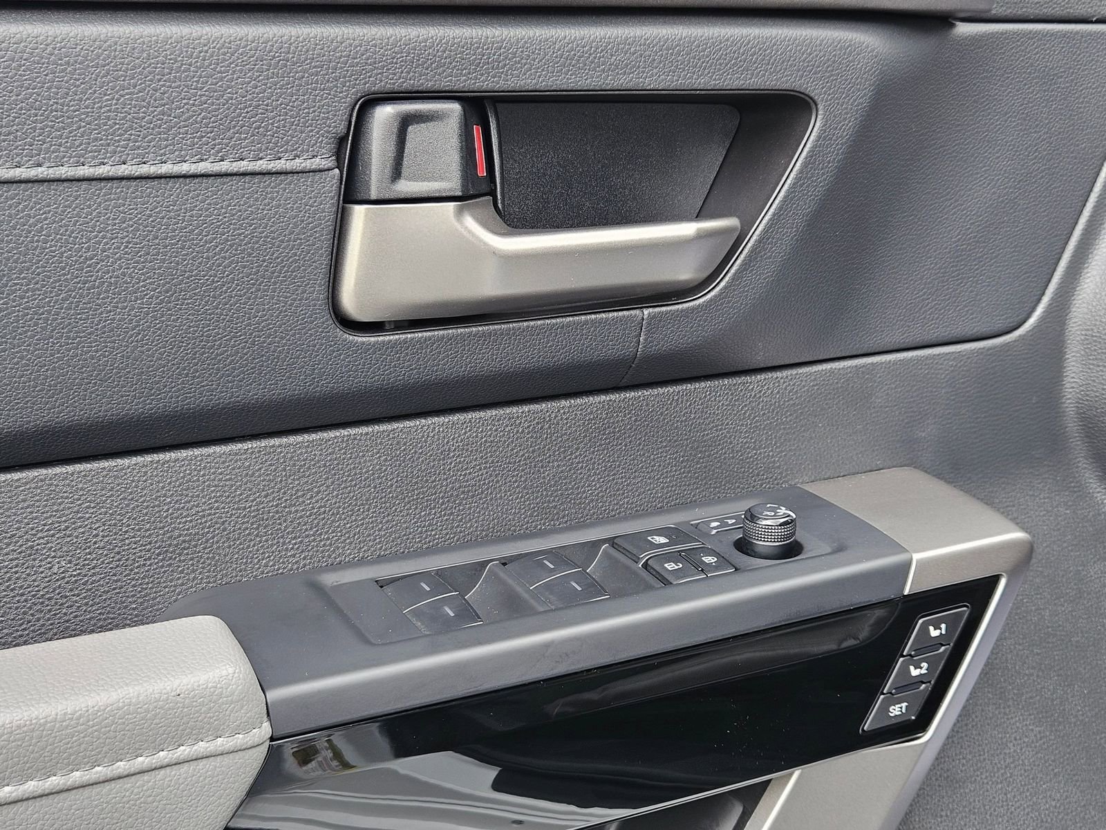 Used 2025 Toyota Tundra Limited w/ TRD Off-Road Package image 10