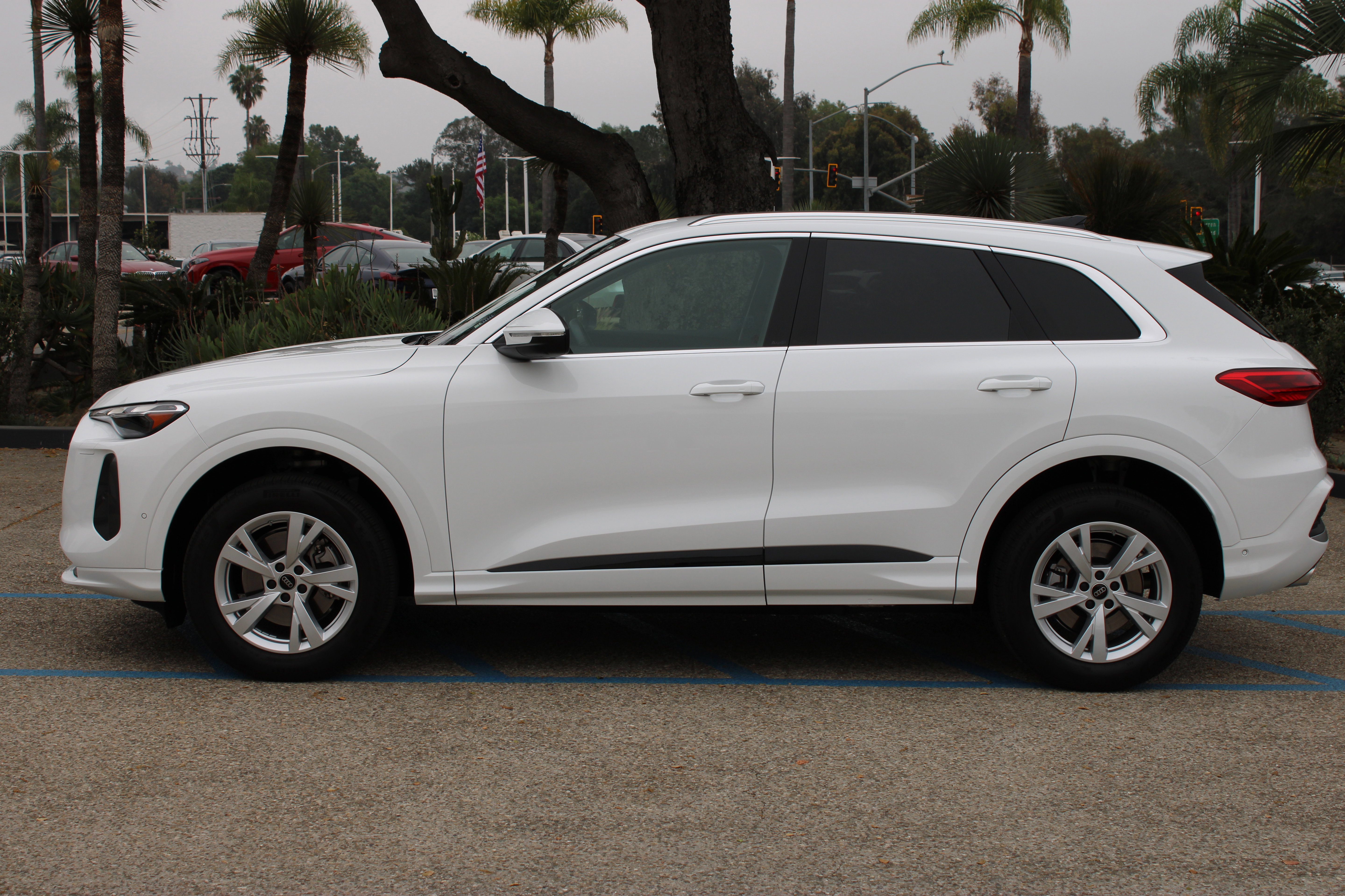 Certified 2025 Audi Q5 Premium w/ Convenience Package image 2