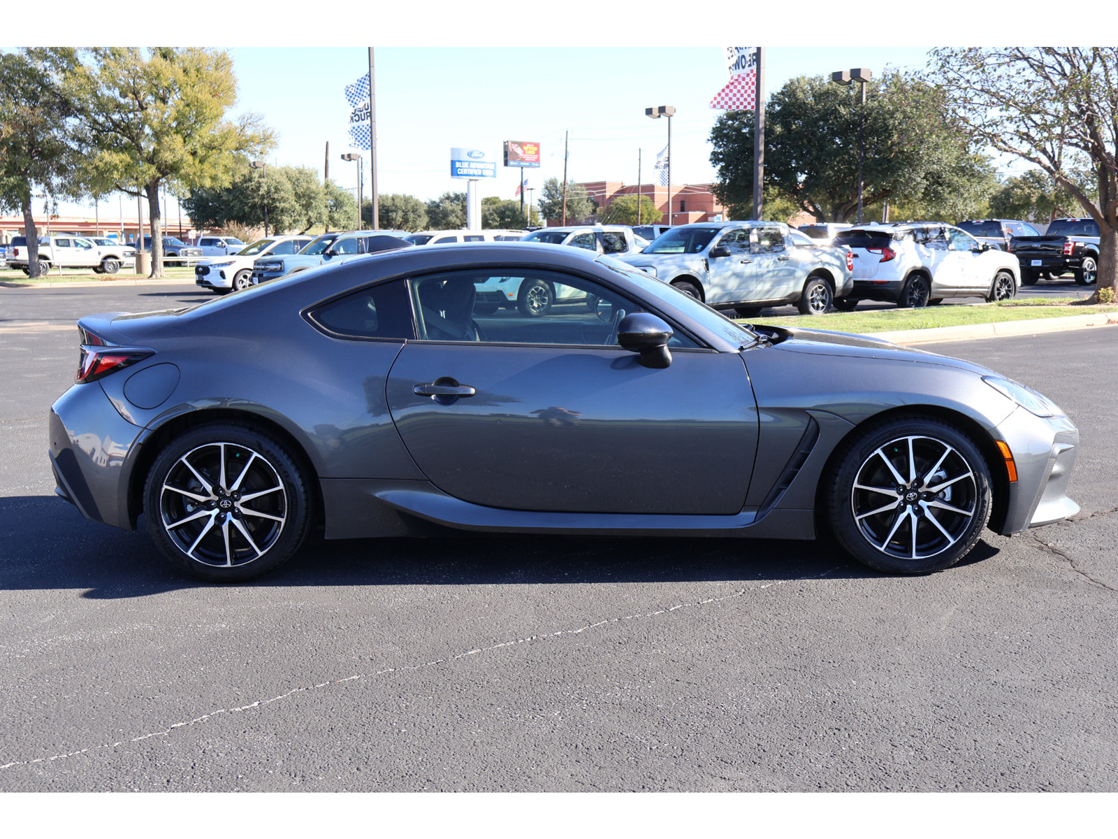 Used 2022 Toyota GR86 RWD image 9