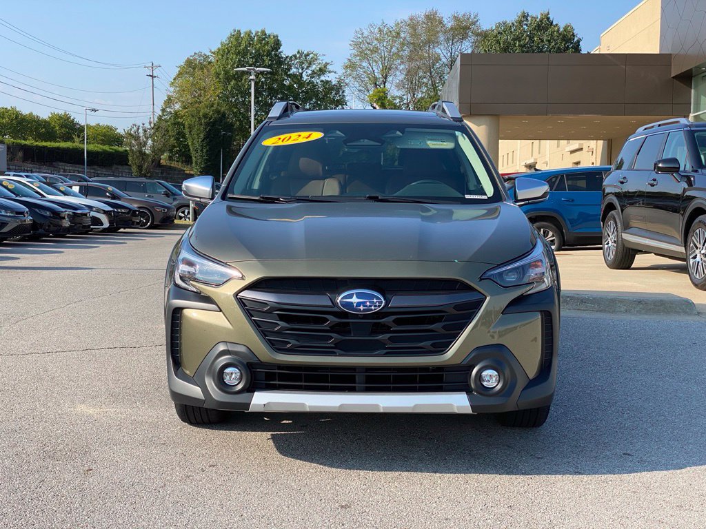 Used 2024 Subaru Outback Touring AWD/4WD image 2