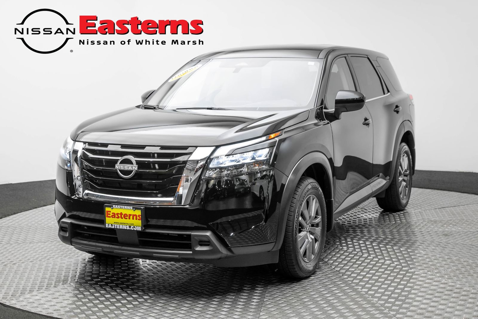 Used 2025 Nissan Pathfinder S image 1