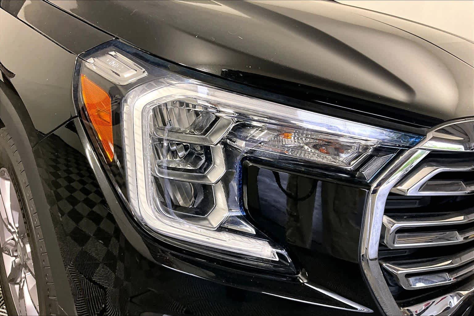 Used 2024 GMC Terrain SLT image 27