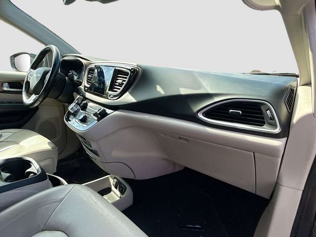 Used 2017 Chrysler Pacifica Touring-L Plus w/ Advanced Safetytec Group FWD image 30