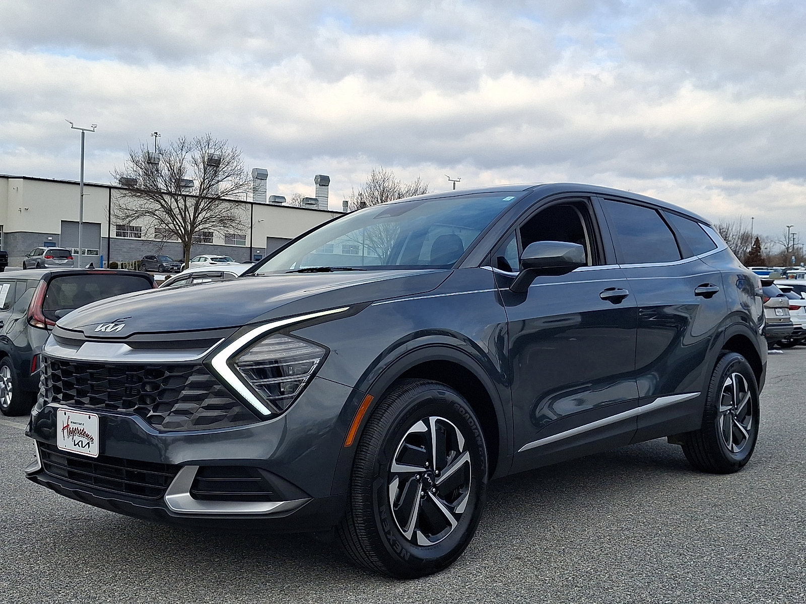 Used 2025 Kia Sportage LX image 3