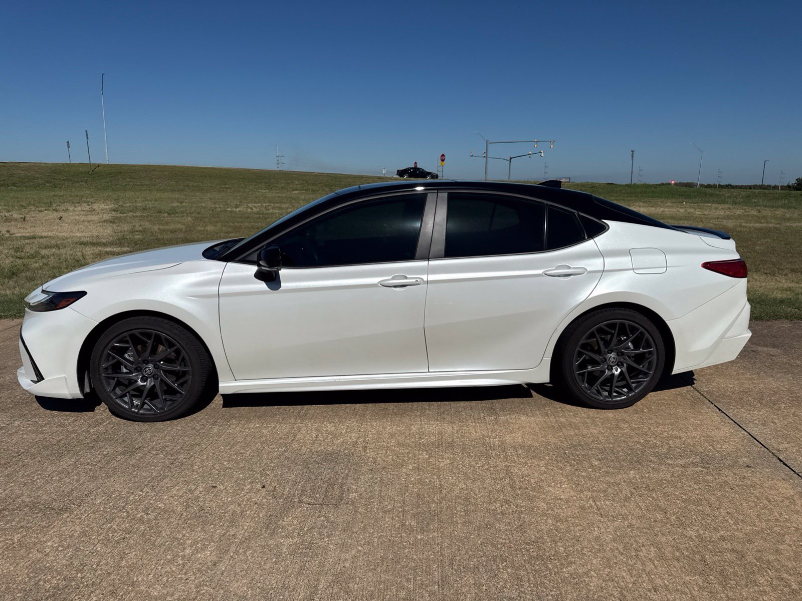 Used 2025 Toyota Camry XSE w/ Premium Package FWD image 5
