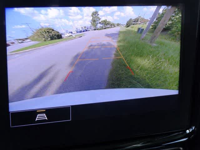 Used 2023 Chevrolet Traverse LT FWD image 28
