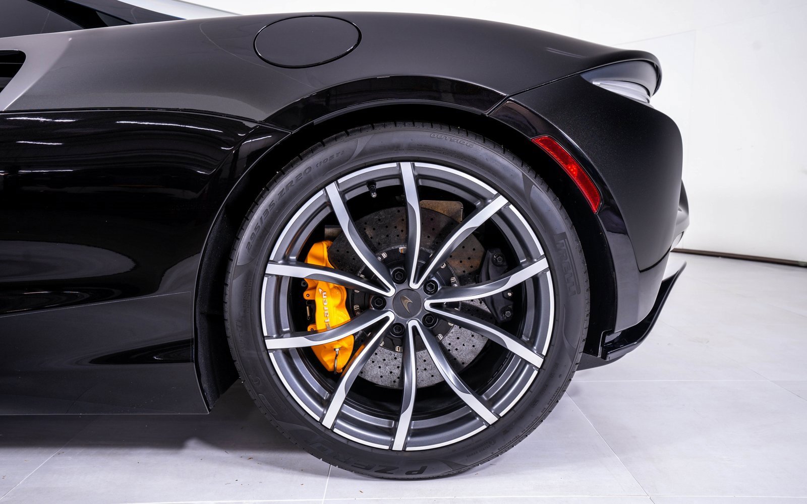 Used 2025 McLaren Artura Spider image 15