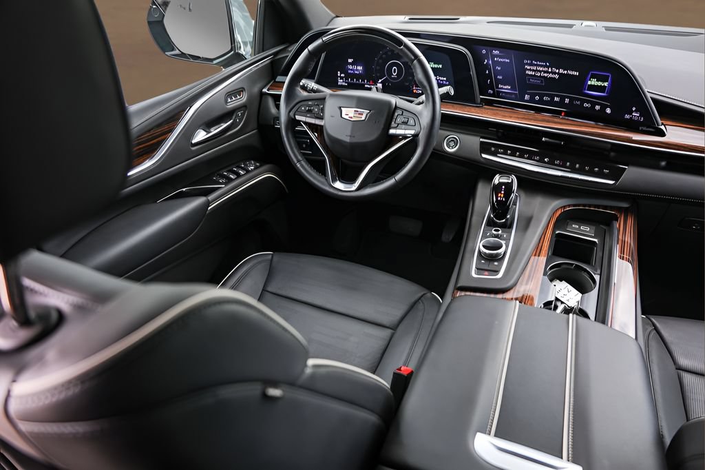 Certified 2024 Cadillac Escalade Premium Luxury w/ Performance Package AWD/4WD image 28