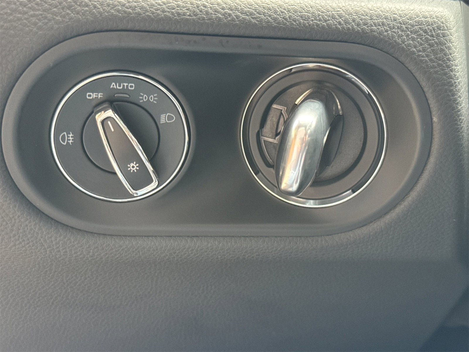 Used 2025 Porsche Macan image 31