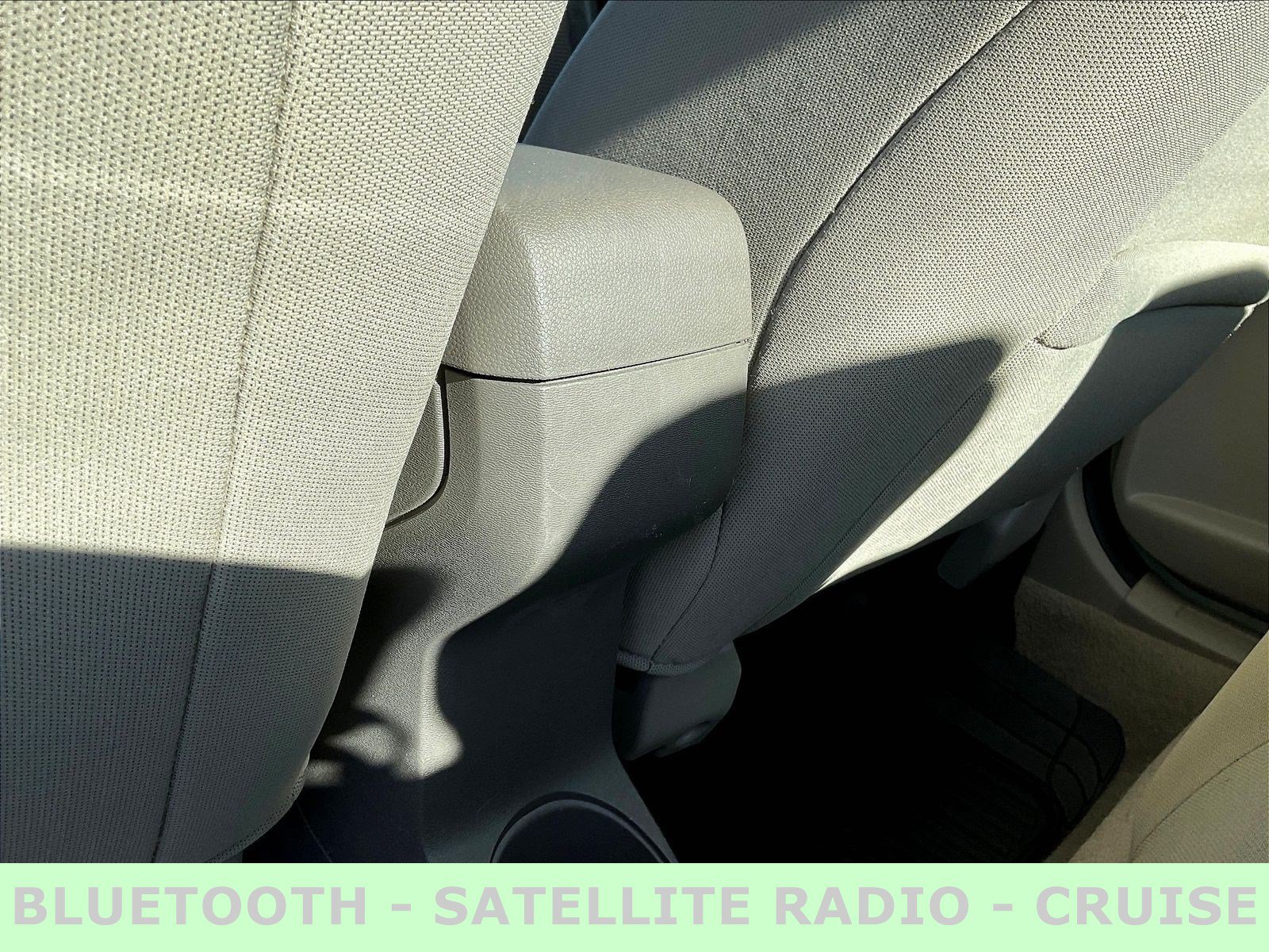 Used 2010 Ford Focus SE FWD image 10