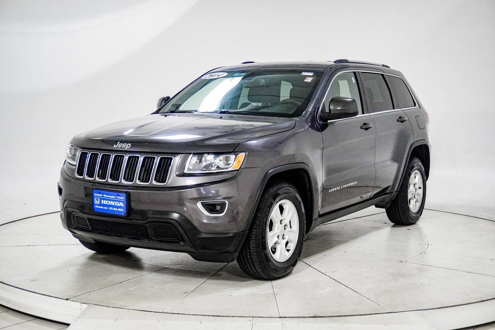 Used 2014 Jeep Grand Cherokee Laredo w/ Quick Order Package 23E AWD/4WD image 2