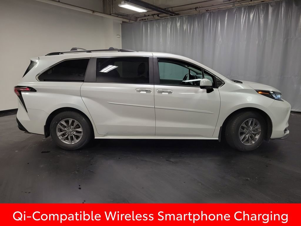 Used 2024 Toyota Sienna XLE w/ XLE Plus Package image 9