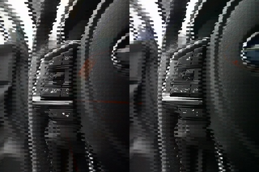 Certified 2023 Subaru Ascent Limited w/ Technology Package image 18