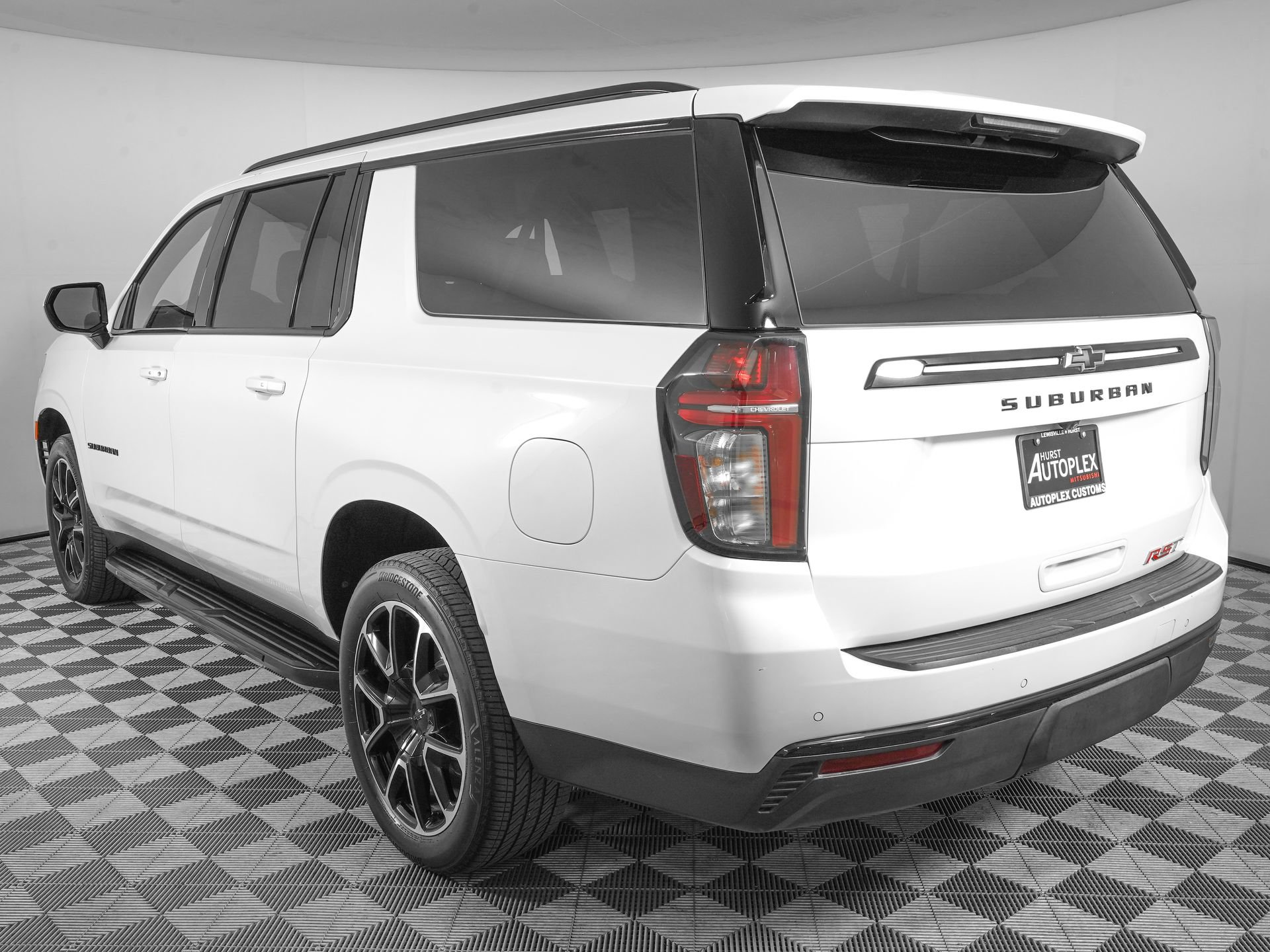 Used 2024 Chevrolet Suburban RST RWD image 6