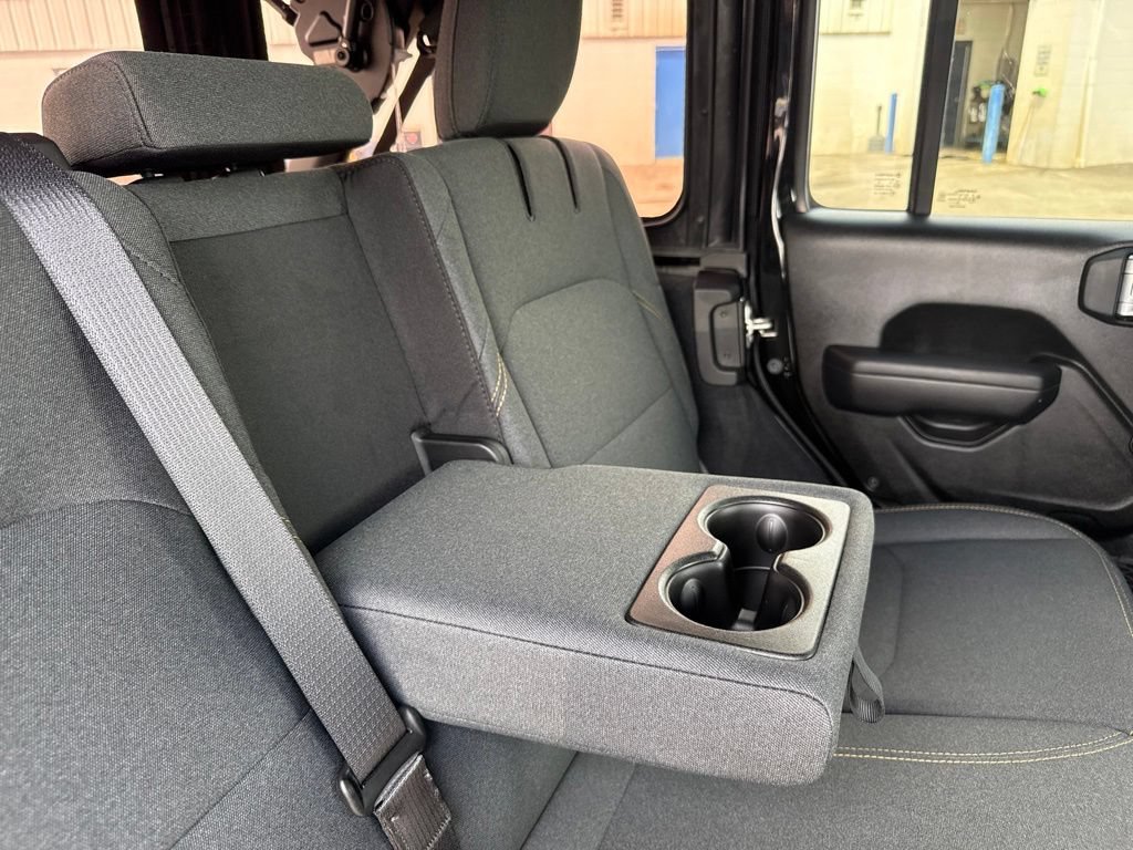 Used 2024 Jeep Wrangler Unlimited AWD/4WD image 38