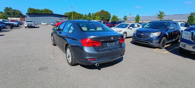 Used 2018 BMW 320i xDrive Sedan AWD/4WD image 5