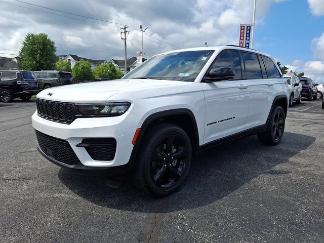 Certified 2023 Jeep Grand Cherokee Altitude AWD/4WD image 3