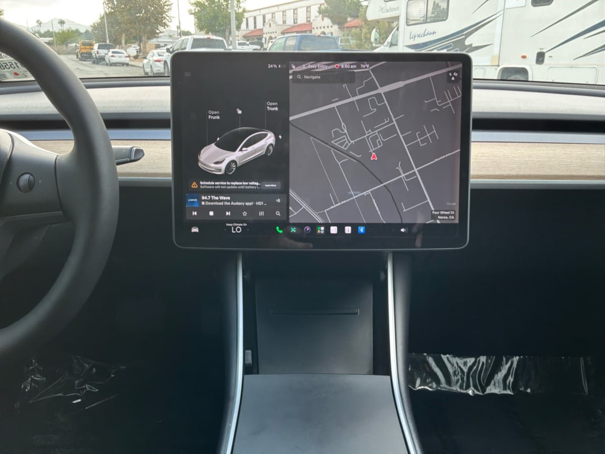 Used 2020 Tesla Model 3 Standard Range RWD image 15