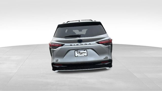 Used 2023 Toyota Sienna XSE image 33
