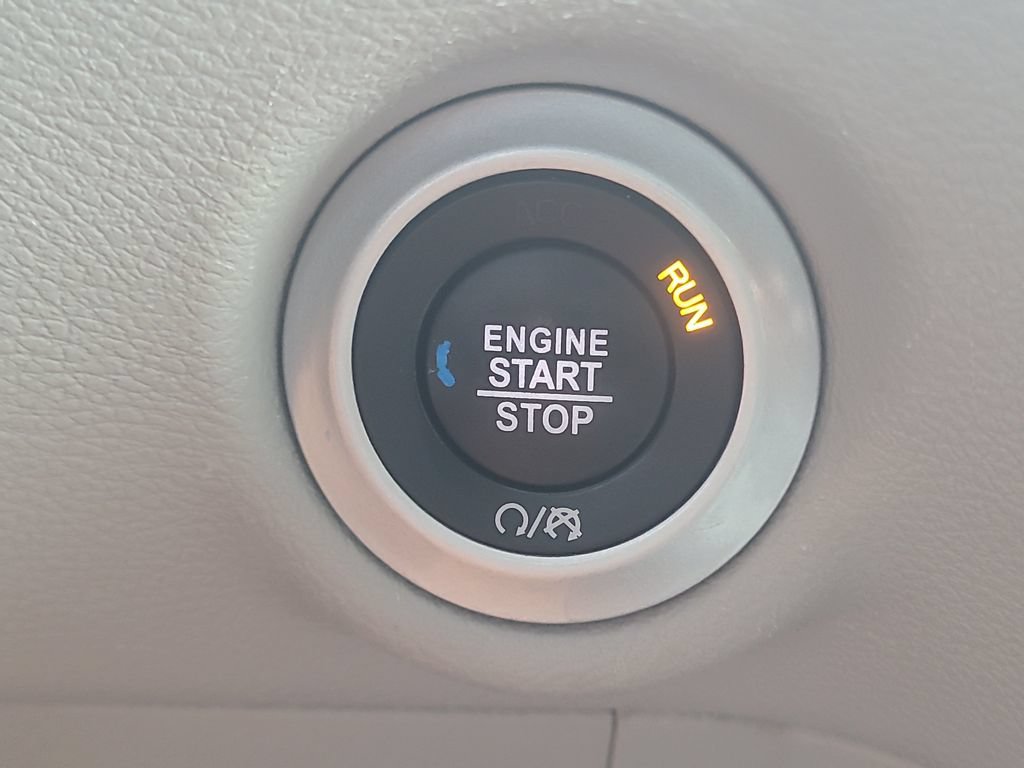 Certified 2023 Chrysler Pacifica Touring-L FWD image 30