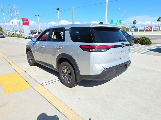Used 2024 Nissan Pathfinder S image 7