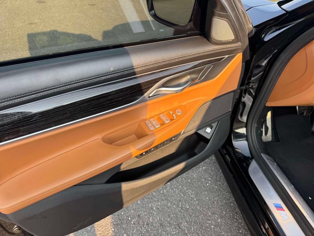 Used 2019 BMW 750i xDrive w/ Executive Package AWD/4WD image 18