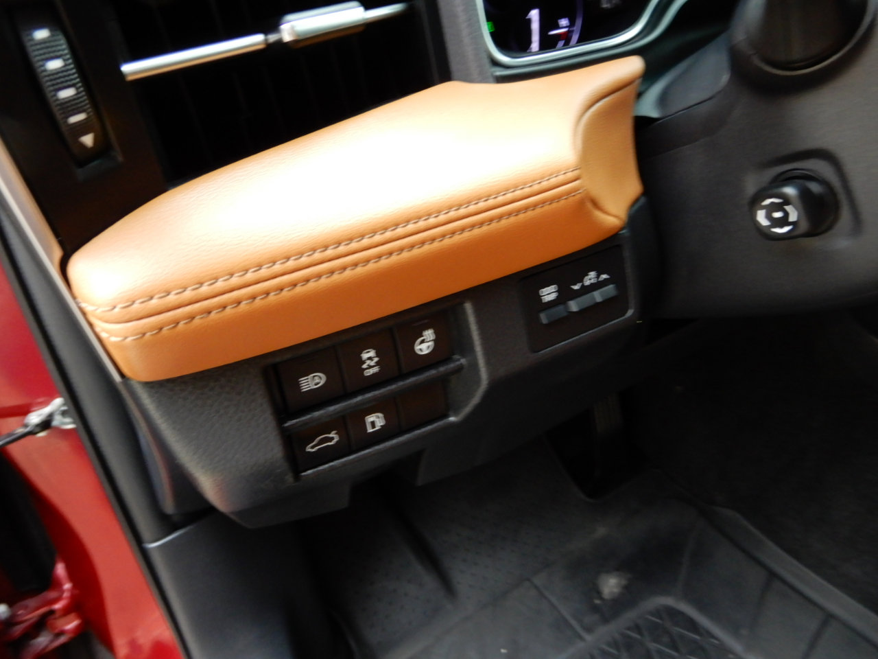 Used 2019 Toyota Avalon Limited image 15