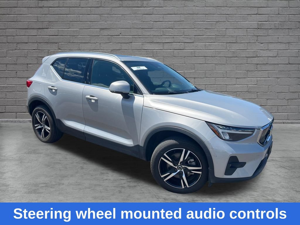 Used 2023 Volvo XC40 B5 Plus AWD/4WD image 8