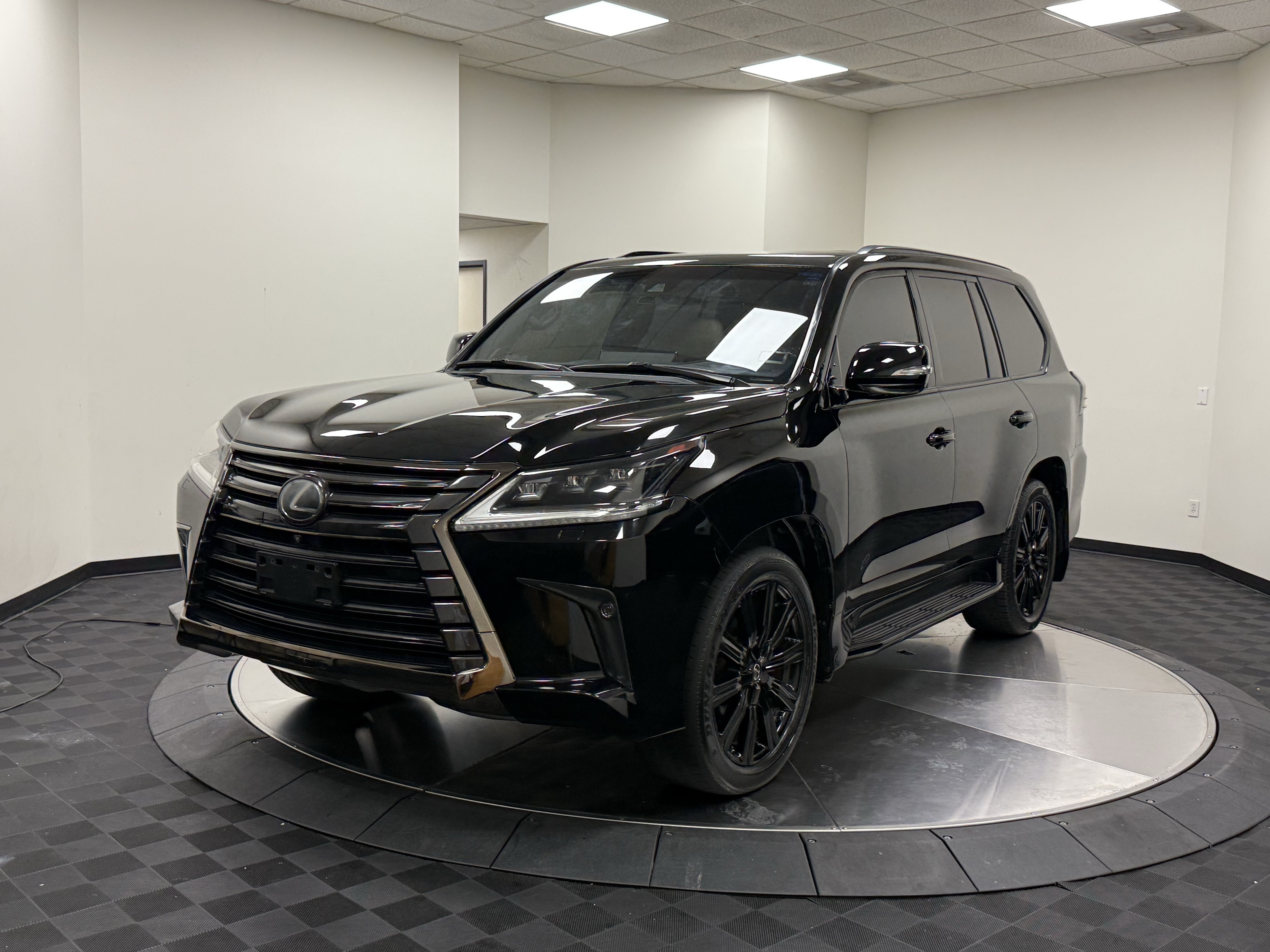 Used 2019 Lexus LX 570 4WD w/ Inspiration Series image 3