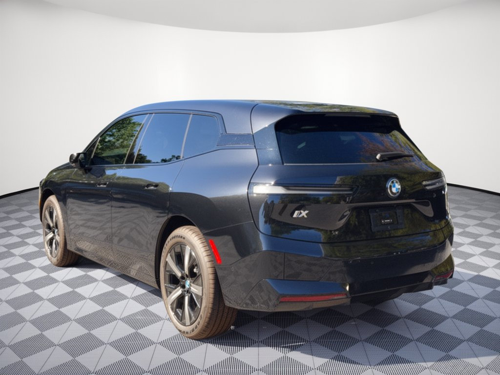 Used 2024 BMW iX xDrive50 w/ Premium Package AWD/4WD image 3