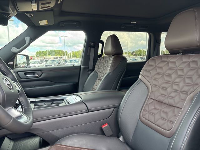 New 2025 Nissan Armada Platinum w/ Convenience Package image 9