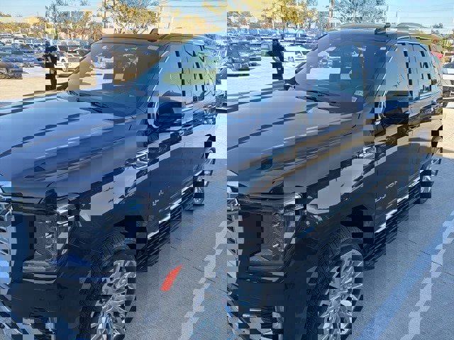 Used 2023 GMC Yukon SLT w/ SLT Premium Package image 1