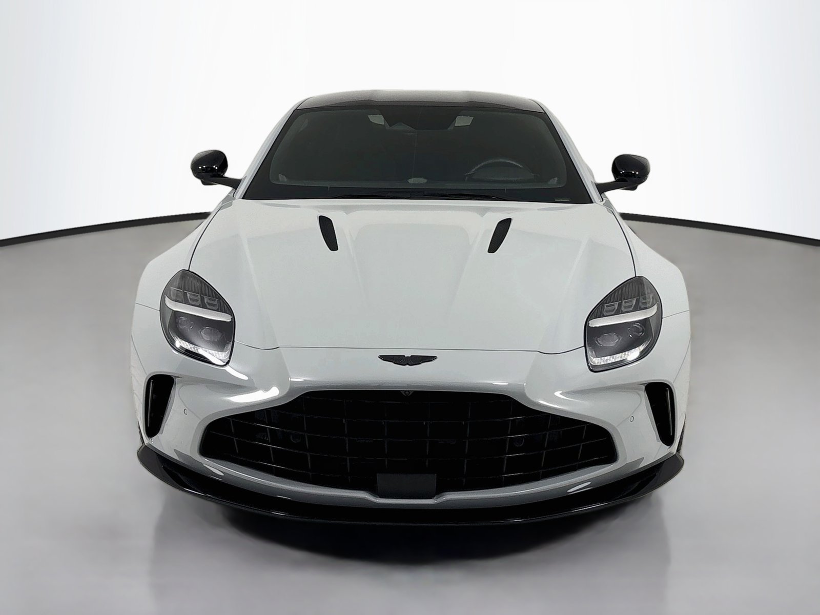 Used 2025 Aston Martin V8 Vantage Coupe RWD image 2
