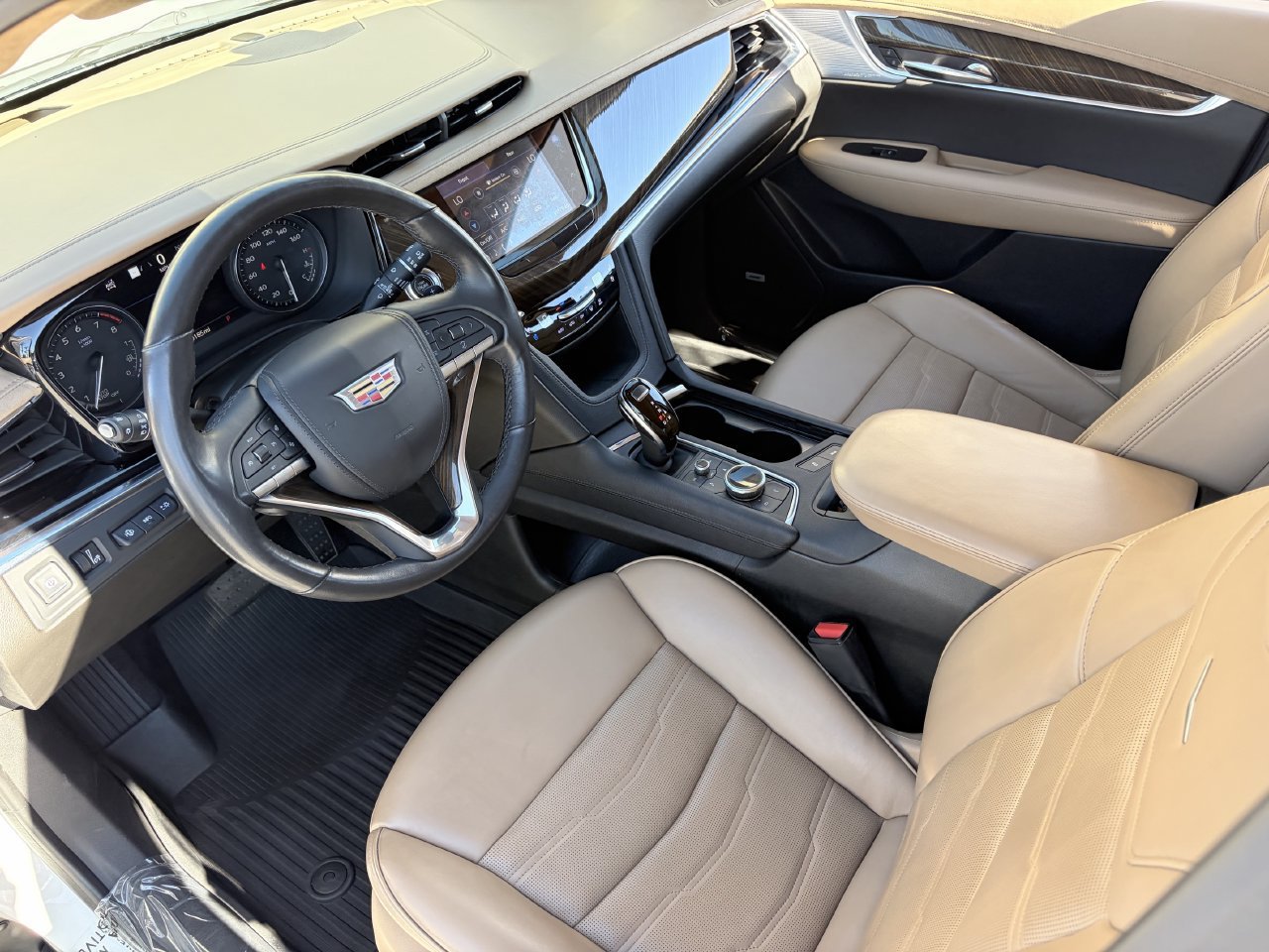 Used 2021 Cadillac XT6 Premium Luxury w/ Platinum Package AWD/4WD image 18
