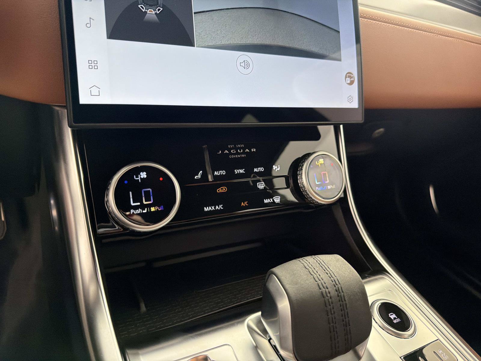 Certified 2024 Jaguar XF R-Dynamic SE AWD/4WD image 22
