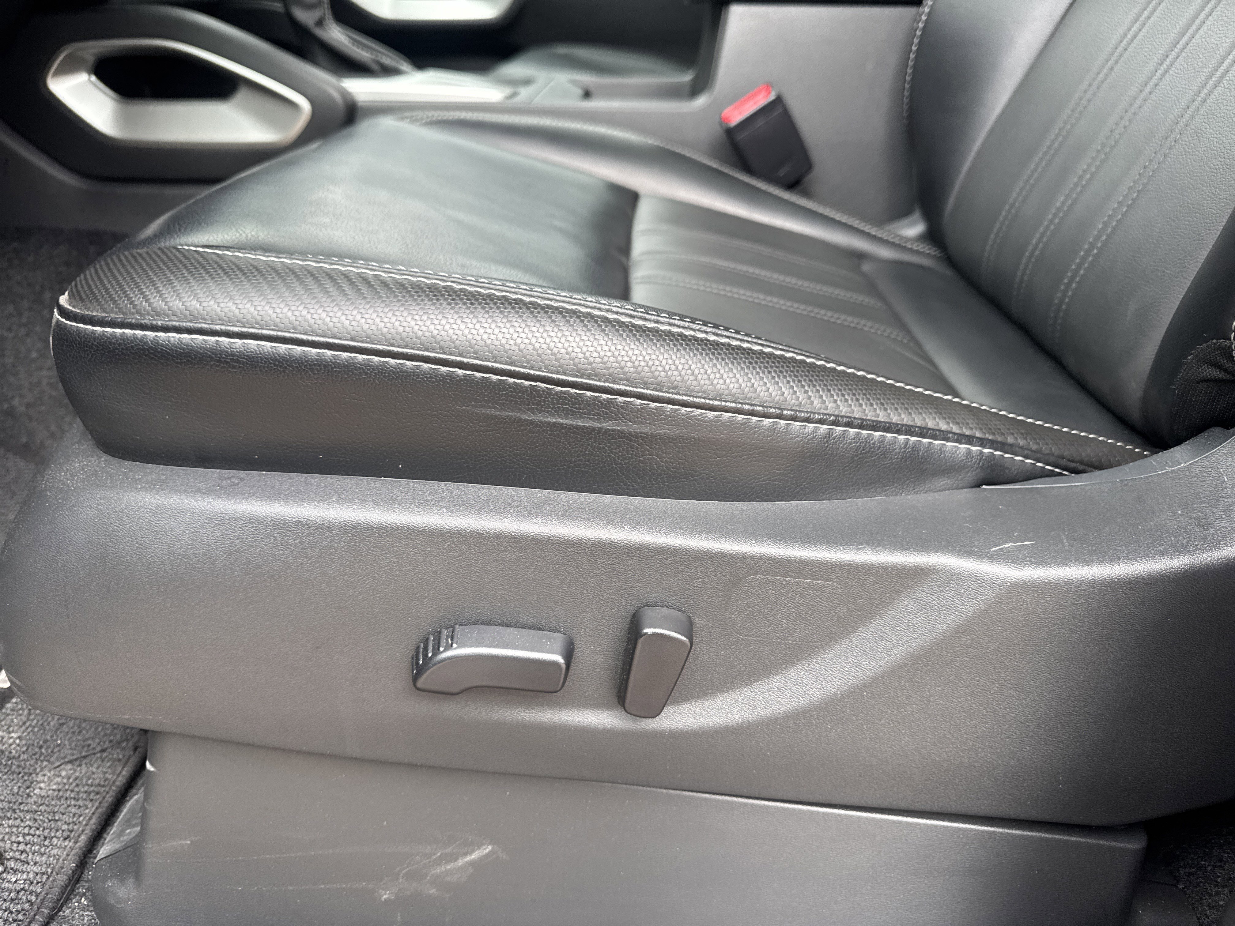 Used 2024 Nissan Frontier SL image 8