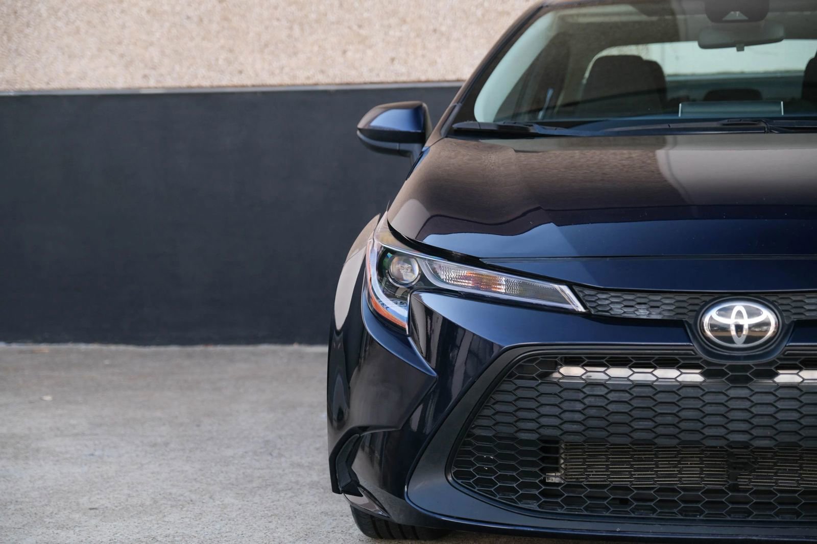 Used 2021 Toyota Corolla LE image 3