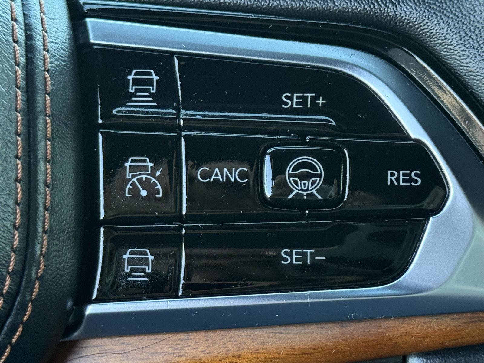 Used 2023 Jeep Grand Cherokee L Summit AWD/4WD image 28