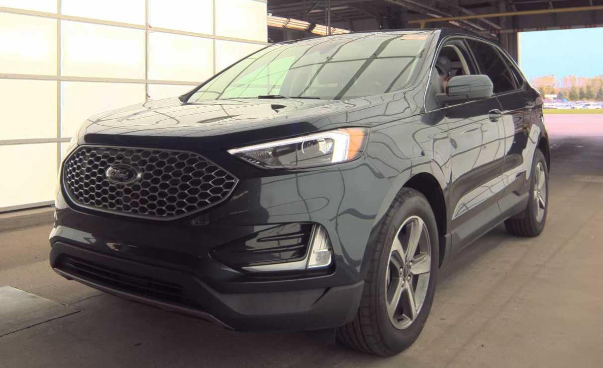 Used 2024 Ford Edge SEL w/ Convenience Package AWD/4WD image 2