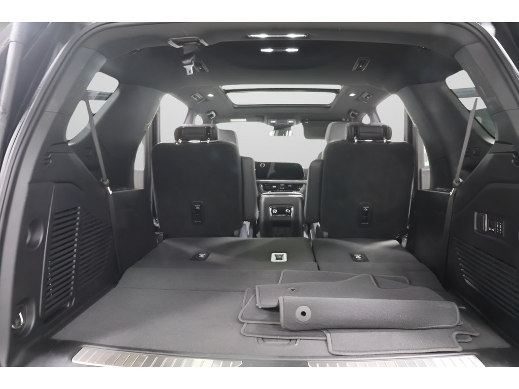 Used 2025 Chevrolet Tahoe RST w/ RST Capability Package AWD/4WD image 32