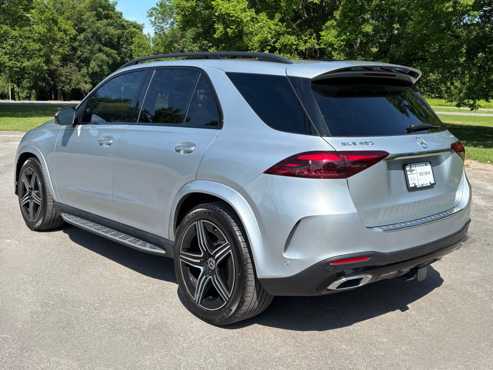 Used 2025 Mercedes-Benz GLE 450 4MATIC image 3