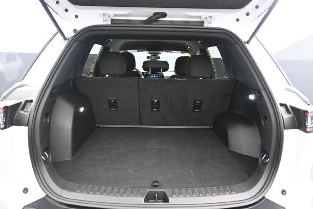 Used 2025 Chevrolet Equinox LT FWD image 32