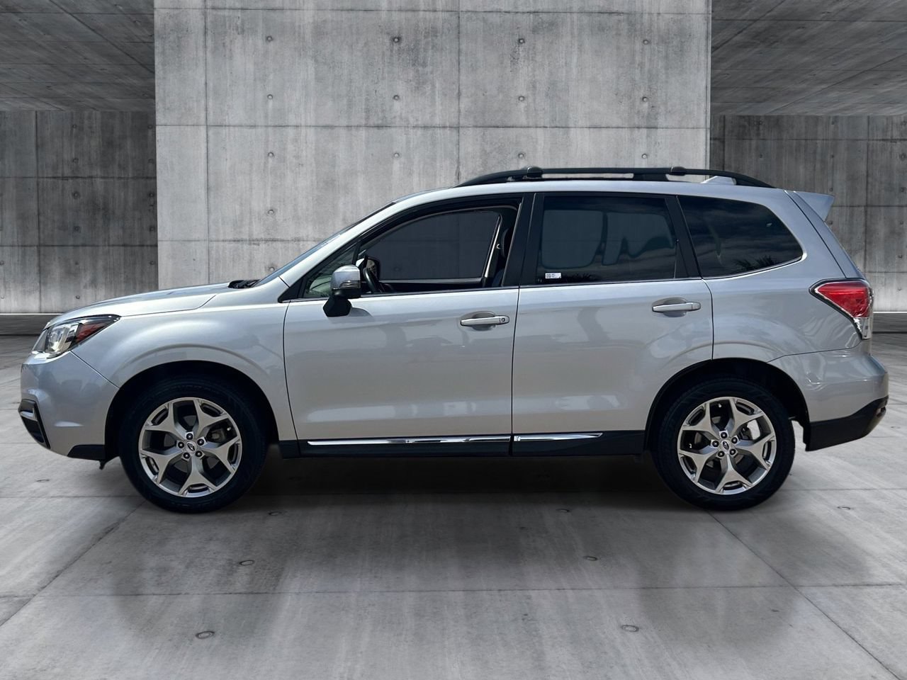 Used 2018 Subaru Forester 2.5i Touring w/ Popular Package #3B AWD/4WD image 2