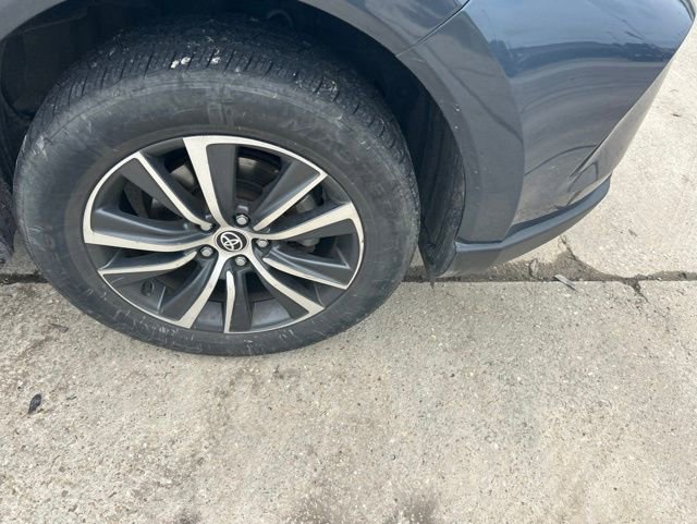 Used 2022 Toyota Venza LE AWD/4WD image 5